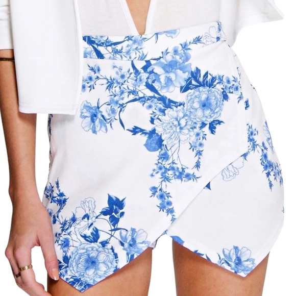 Boohoo Pants - Nia Porcelain Print Crepe Mini Skort